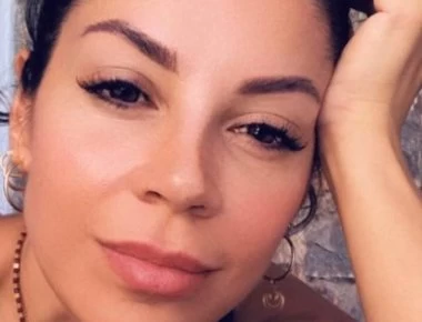 Η «εκρηκτική» Μαριάντα Πιερίδη ποζάρει με αποκαλυπτικό μπικίνι και «ανεβάζει» τη θερμοκρασία (φώτο)